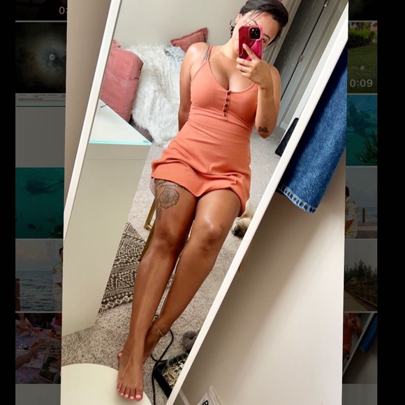 Meet your Posher, Sarah - Picture 2 of 2